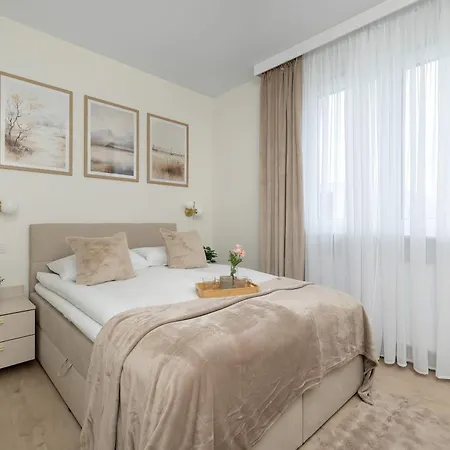 Apartmán Air-conditioned With Parking And Balcony By Renters *