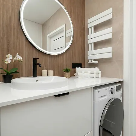 Apartmán Air-conditioned With Parking And Balcony By Renters *
