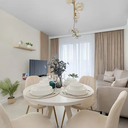 Air-conditioned With Parking And Balcony By Renters Apartmán